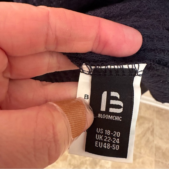 Bloomchic. Size 18/20. Navy long sleeve top. Crossover top. Plus size top. - Picture 7 of 9